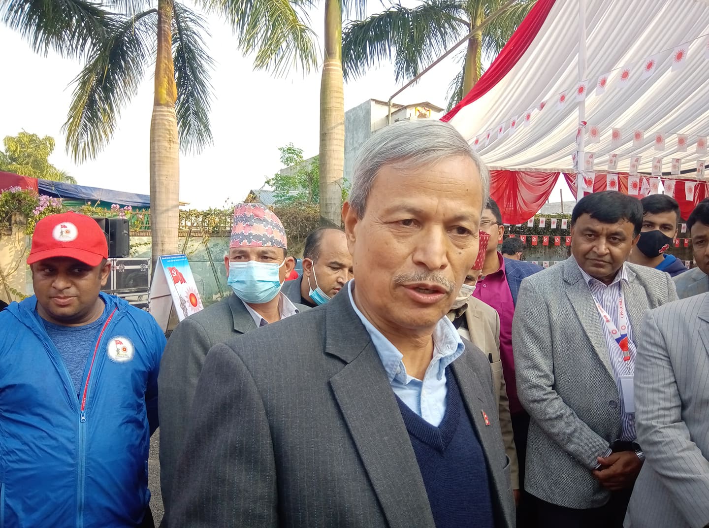 ओलीको सम्मान गर्छु, जो प्रत्यासी भए पनि अध्यक्षमा लड्छु : भीम रावल